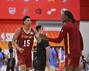 火力挺猛!34号秀米利克·托马斯24中10砍下全场最高30分加7助4断
