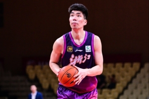 媒体人:出去一年就回来 余嘉豪这种留洋没有太大意义的