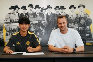 首秀破门!图片报:日本18岁小将山本天翔已获得多特球迷认可