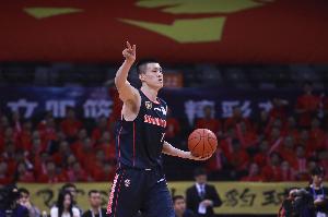 媒体人:周鹏根正苗红也有威望 完全可以培养他当杜指导接班人