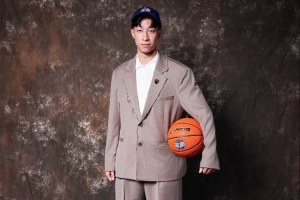 广州男篮已经与状元秀宋昕澔完成了为期三年的新秀合同签订