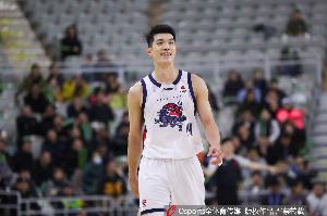 媒体人:山东男篮撤掉了高诗岩队长身份 新任球队队长是郭凯