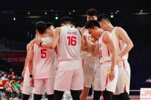 全民皆兵!中国男篮三节过后4人得分上双 庞峥麟14分&崔永熙12分