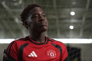 梅努:曼市德比永远是最重大的比赛,印象最深的时刻是鲁尼的倒钩