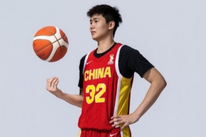 媒体人:这个夏天李悦洲的进步很明显 三分&突破都比之前有提升