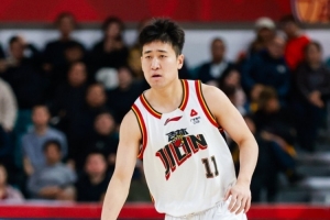 姜伟泽:特别欣赏特雷·杨 他眼神永远很坚定
