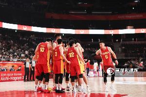 新民晚报:既要练兵 又要争冠 中国男篮亚运会能鱼和熊掌兼得吗?